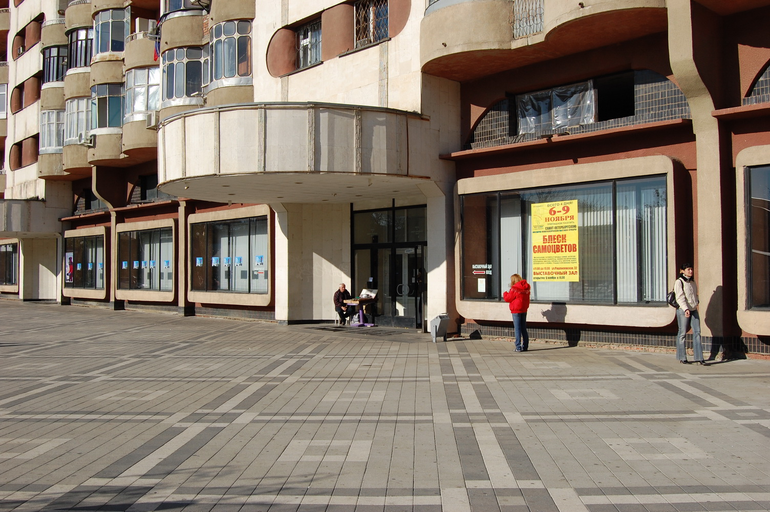 Краснодарский краевой выставочный зал изобразительных искусств)